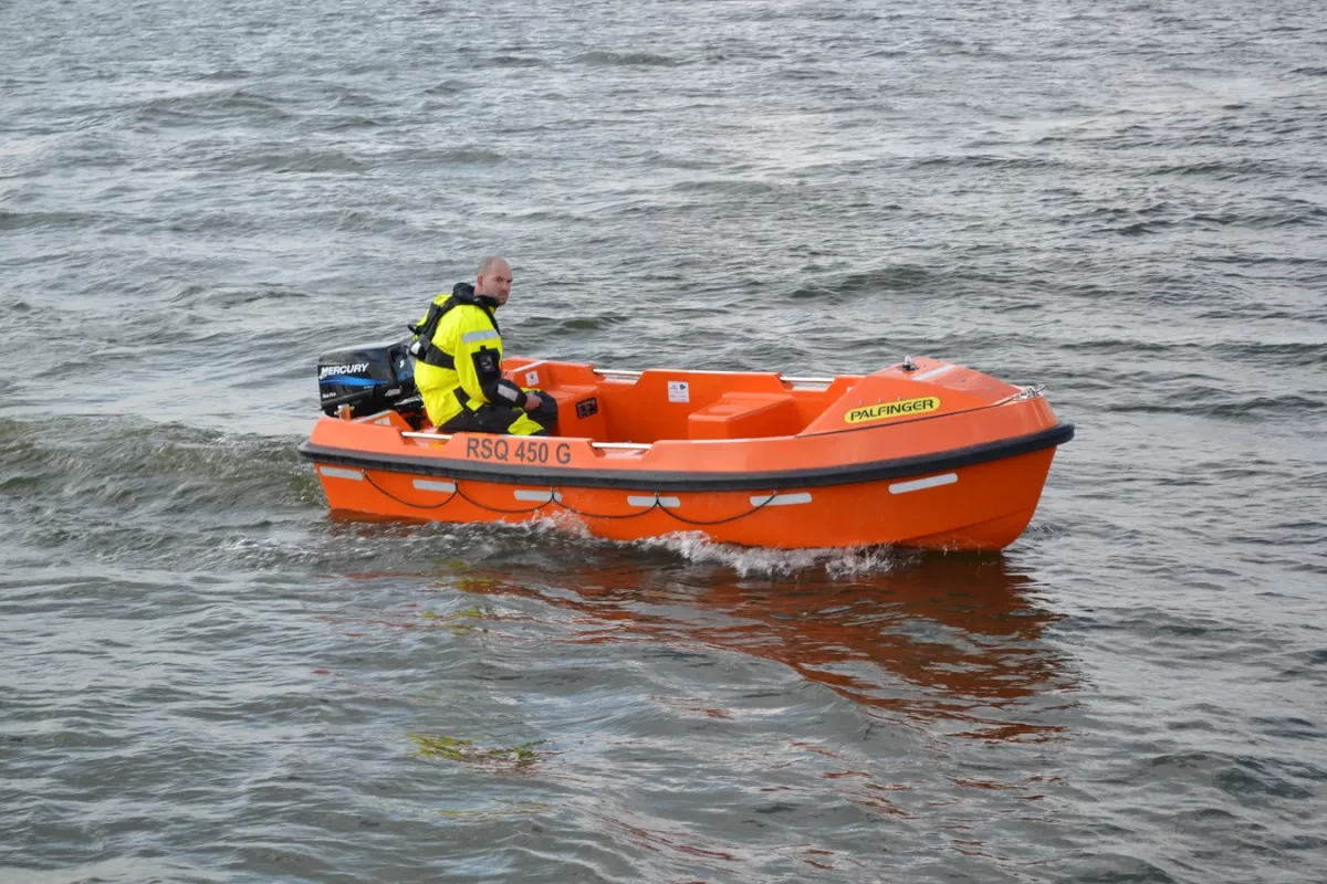 RSQ 450 Rescue Boat